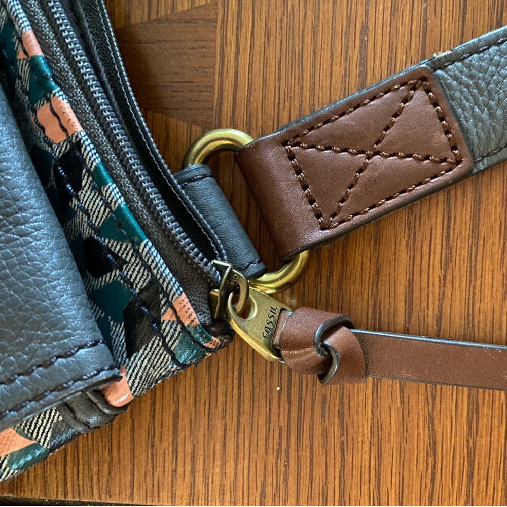 Fossil Morgan Traveler Bag - Picture 6 of 7